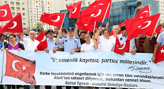 Ataşehir Belediyesi çalışanları demokrasiye sahip çıktı