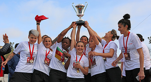 Şampiyon Ataşehir Belediyespor Kupasını Kavuştu