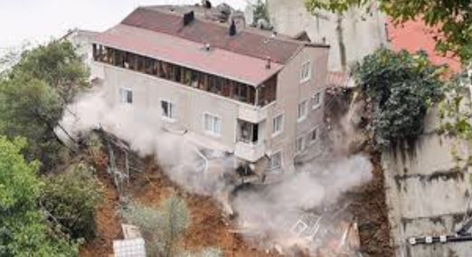 CHP, Sütlüce’de Evleri Yıkılan Mağdurlara El Uzattı