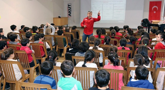 Ataşehir’deki Okullarda 7 Yıldır Deprem Bilinçlendirme Eğitimi