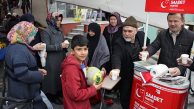 Saadet Partisi Ataşehir, Pazar’da Sıcak Çorba Dağıttı