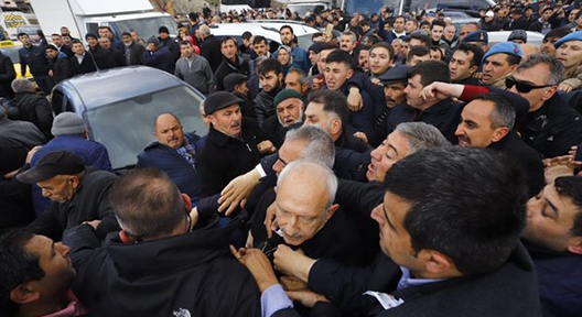 CHP Lideri Kemal Kılıçdaroğlu’na Şehit Cenazesinde Saldırı