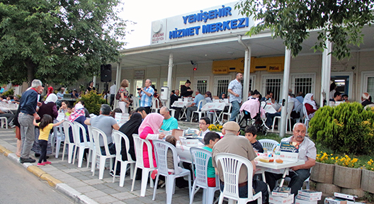 Yenişehirliler Ataşehir Belediyesi Sokak İftarında Oruç Açtı