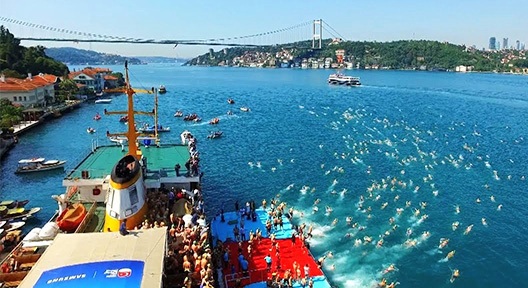 İstanbul Boğaziçi’nde Kıtaları Birleştiren Yüzme Yarışı