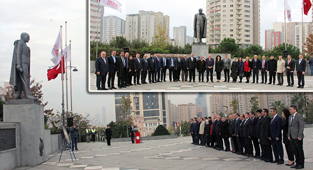 Öğretmenler Gününde Başöğretmen Atatürk Anıtına Çelenk