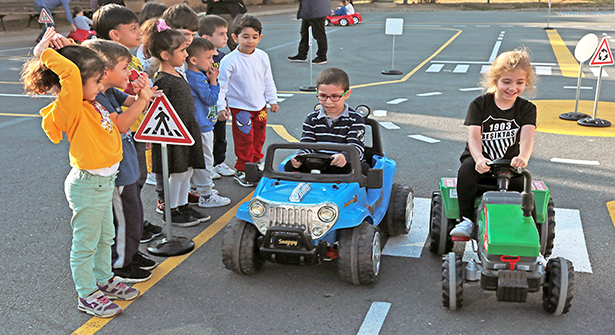 Ataşehirli Minik Sürücüler Trafik Eğitiminde