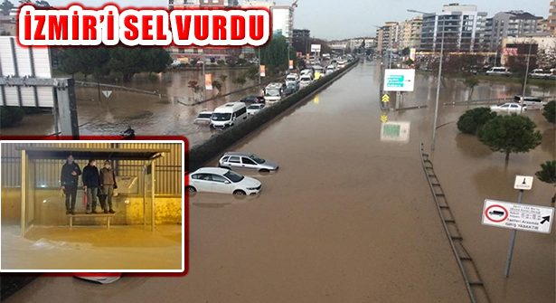 Afetle Yüzleşen İzmir Su Altında, Sokakları Sel Aldı