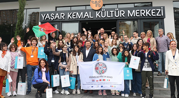 Avrupalı Öğrencilerden Maltepe’de ‘Yaşar Kemal’e ziyaret