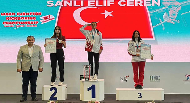 Altın Madalya Alan Elif Ceren Şanlı Avrupa Kickboks Şampiyonu