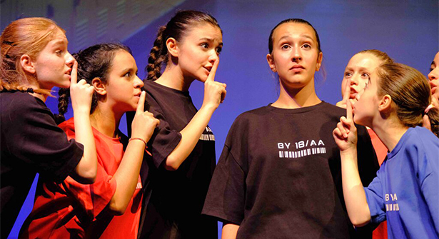 Gençlik Müzikali ‘DOLAP’, Deprem Bölgesinde Gençlerle Buluştu