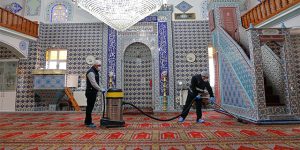 Ataşehir’deki Camilerde Ramazan Temizliği Yapılıyor