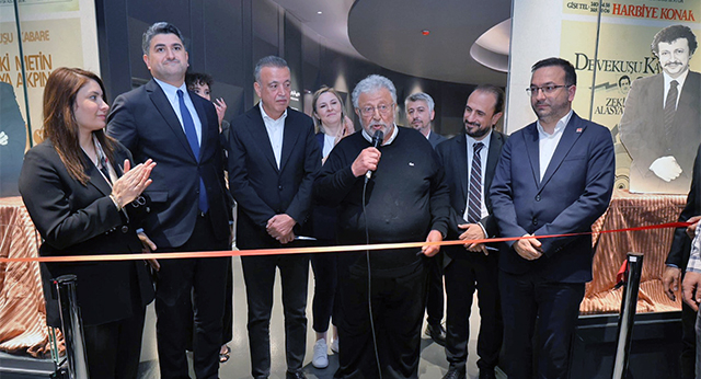Ataşehir’in Yeni Başkanı Onursal Adıgüzel Devekuşu Kabare Müzesi’ni Açtı