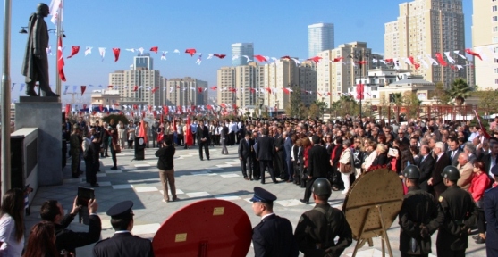 Ataşehir’de Cumhuriyetin 90. Yılı kutlamaları Çelenk Töreniyle Başladı
