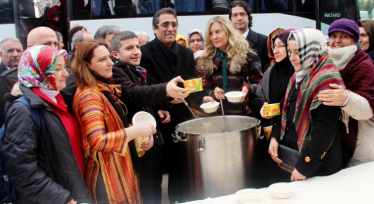 Ak Parti Ataşehir’de Buğday Çorbası Dağıttı