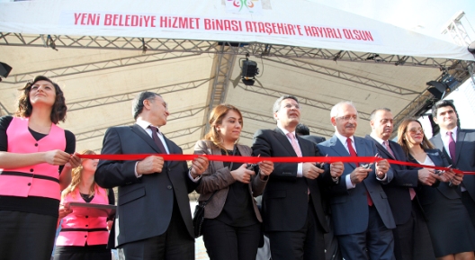 Ataşehir Belediyesi’nin Yeni Hizmet Binası Açıldı