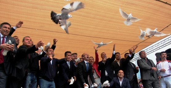 Ataşehir’de Kuşlar Barışa, Yavuz Bingöl ile Kanat Çırptı